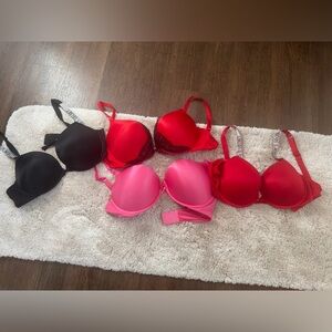 Victoria's Secret premium bra bundle includes 4
